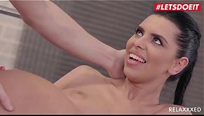 LETSDOEIT - Hot MILF Kira Queen Fucks At The Gym With A Random Guy That She Just Met