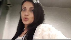 En attendant la seance, cette nympho va se faire baiser dans les toilettes - kamasoul