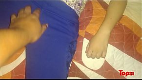 Ella se quedo dormida y abusé de ella después de la fiesta