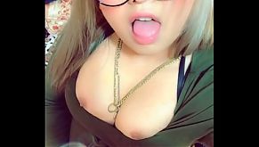 Belinda Baronne Ch enseñando sus senos