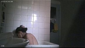 voyeur ma femme nue beurette qui se douche donnez votre avis