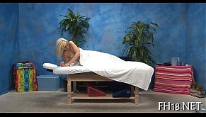 Превосходный массаж пышнозадой блондинки