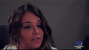 Sophia, baisée au bureau sous les yeux des voyeurs