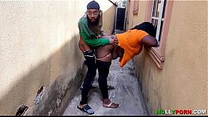 Strawberry Tripsy Caught Fucking Landlord's Daughter At The Backyard Publicly 10 min