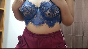 joven colegiala forzada a coger por el culo