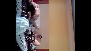 Amigo se masturba mientras me cojo a su esposa