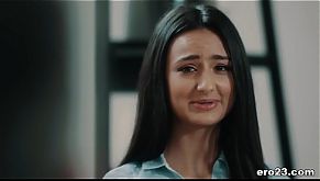 Молоденькая, горячая секретарша трахается со зрелым