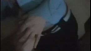 Наслаждается грудью подружки в подъезде