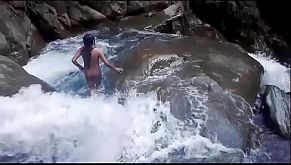 Me encanta que el agua acaricie mi conchita