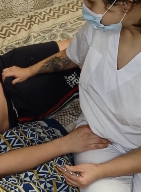 Домашняя врачиха с большой задницей трахнулась с пациентом Домашняя врачиха с большой задницей трахнулась с пациентом