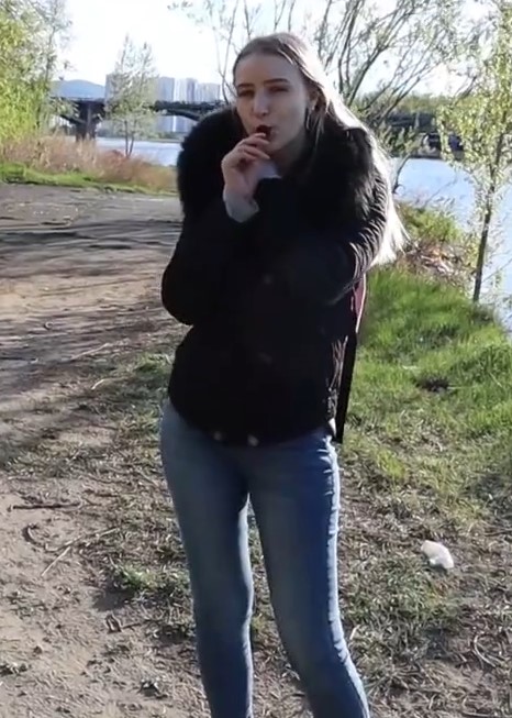 Мой парень кончил мне в рот в парке Мой парень кончил мне в рот в парке