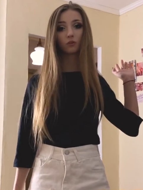 Возбужденная жена высказала свои претензии и дала в задницу Возбужденная жена высказала свои претензии и дала в задницу