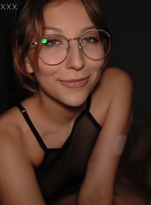 ЖМЖ : Чувак трахает свою девушку и ее лучшую подружку